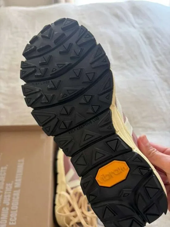 NEW Veja shoes size EU 37/US 6 - Picture 2 of 3